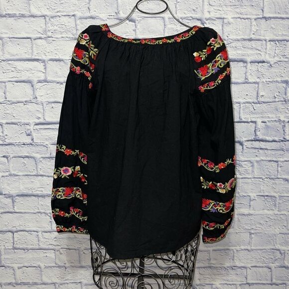 Velzera large embroidered floral top Nwt - Picture 7 of 13